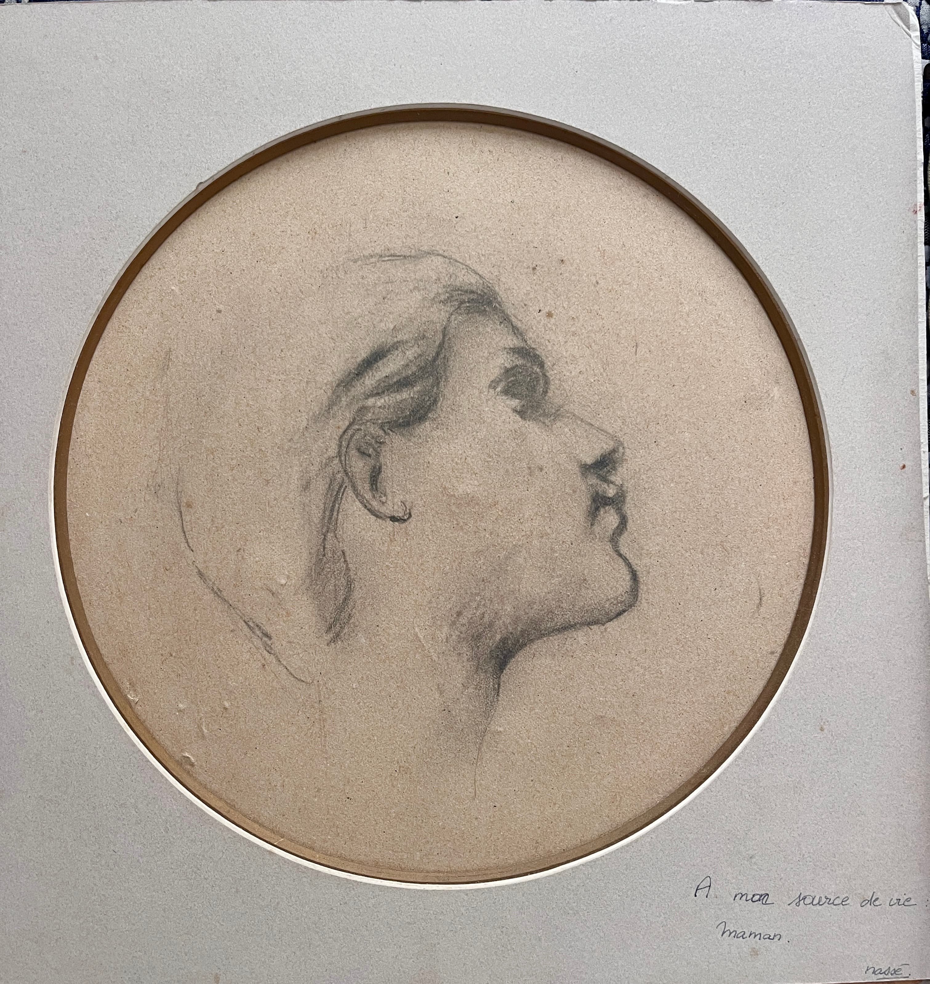 Portrait de profil au fusain présenté dans un cercle et dédié à la mère de l’artiste